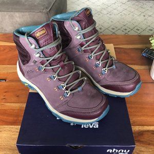 BRAND NEW! AHNU MONTARA III SYLISH HIKING BOOTS!
